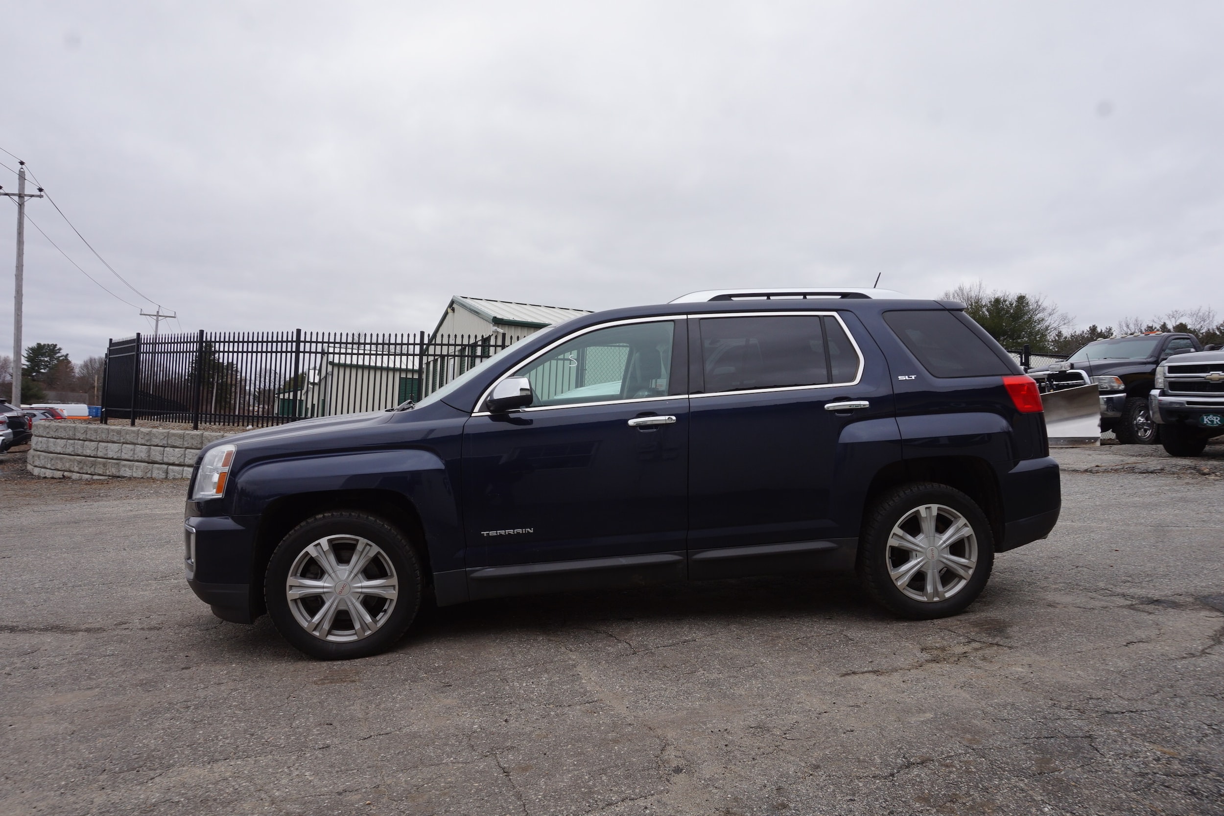 View vehicle photo 4