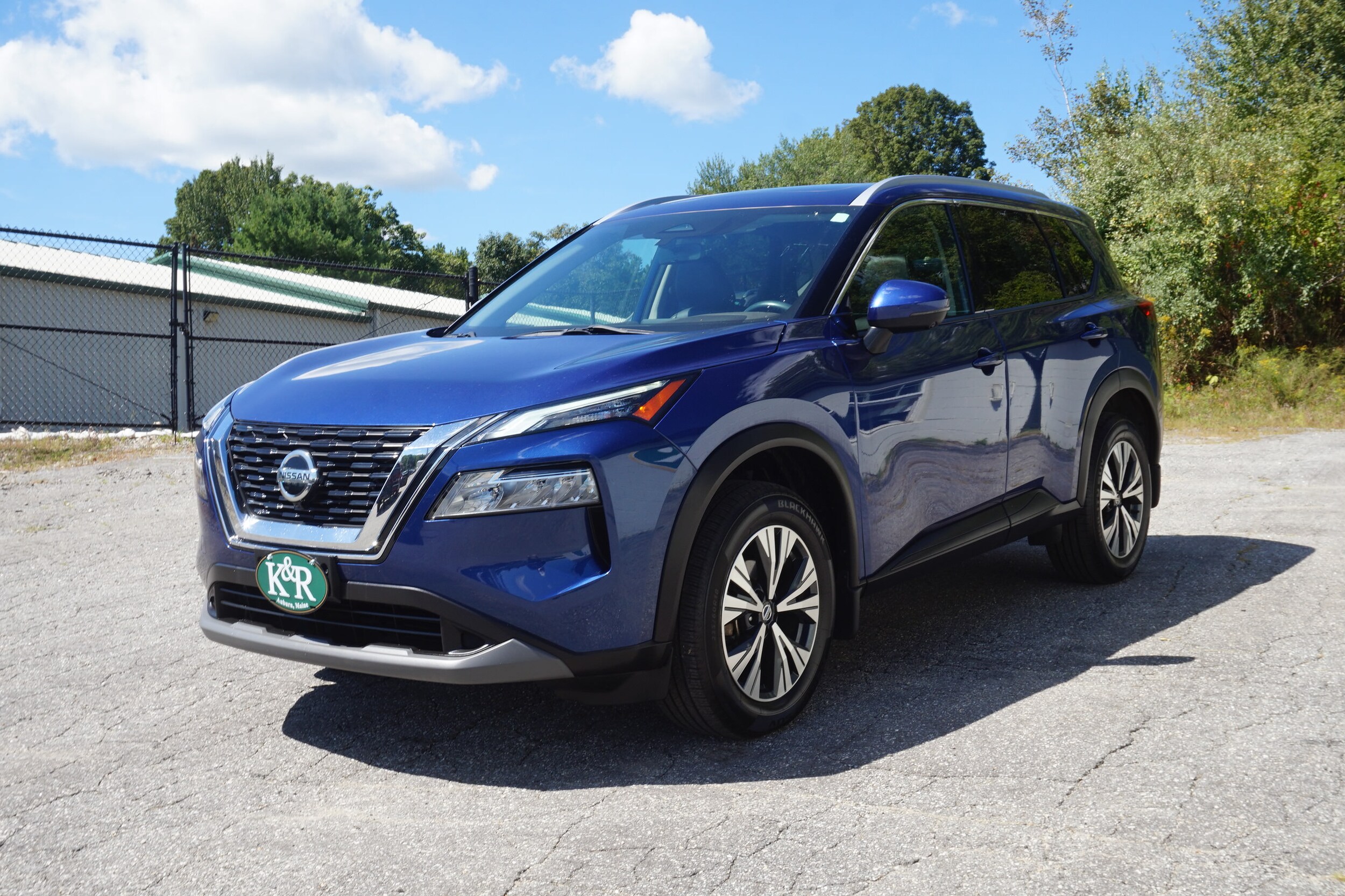 2021 Nissan Rogue SV photo 2