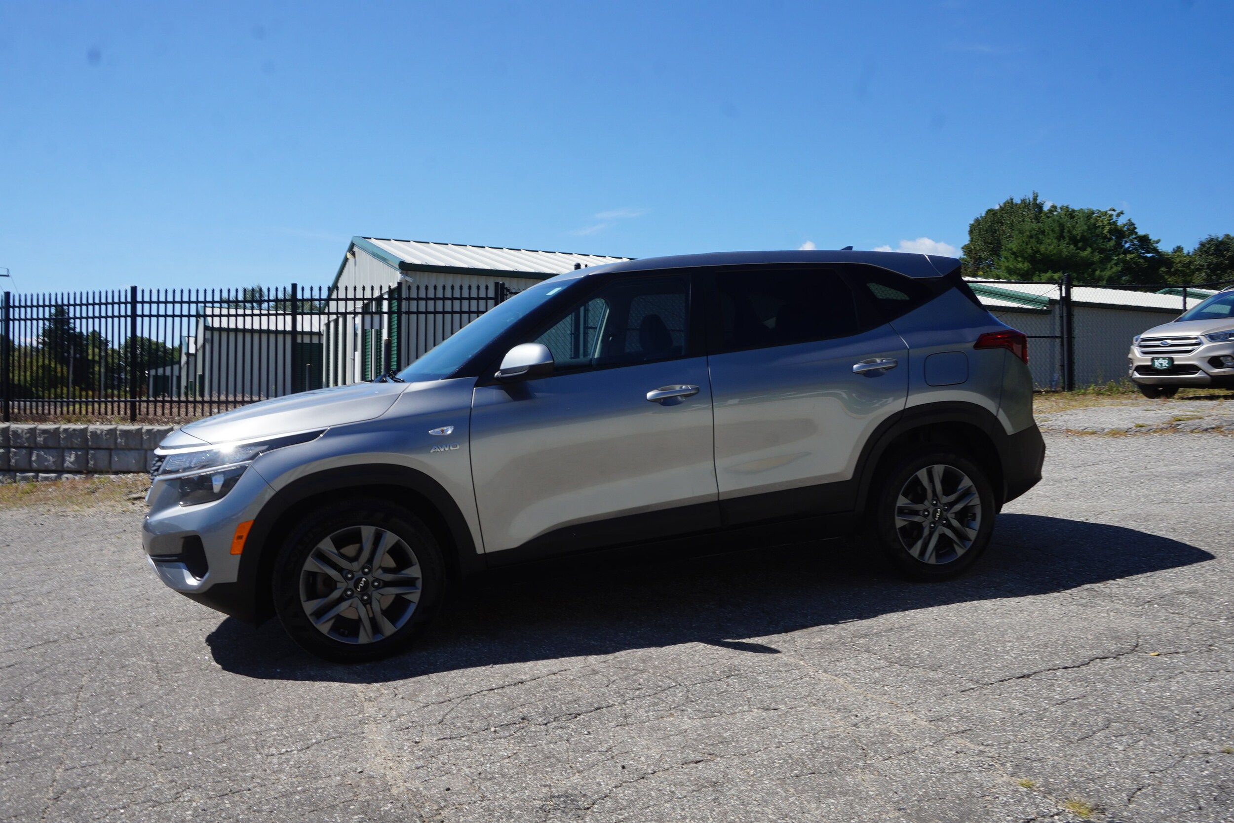 2023 Kia Seltos LX photo 4