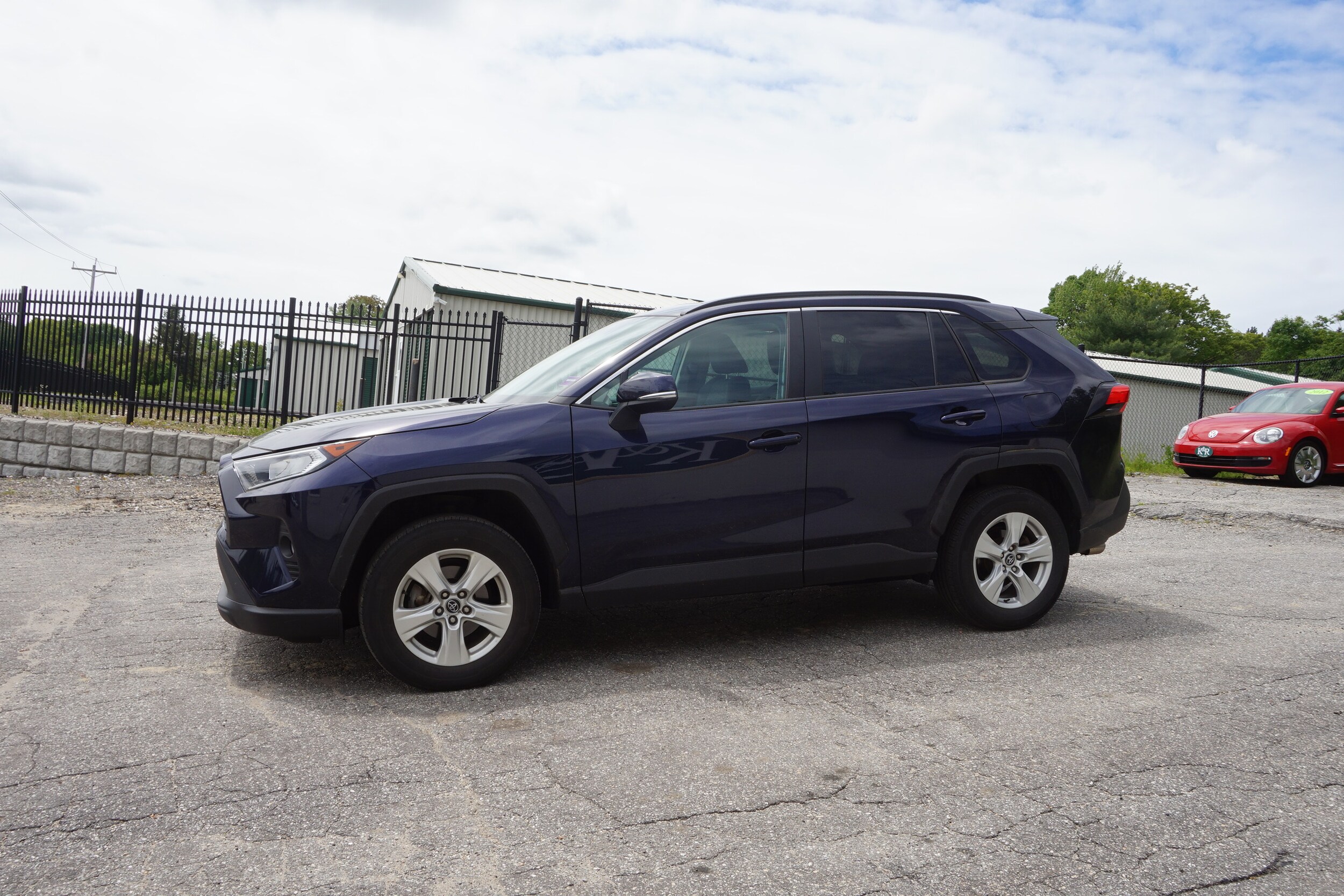 2021 Toyota RAV4 XLE photo 4