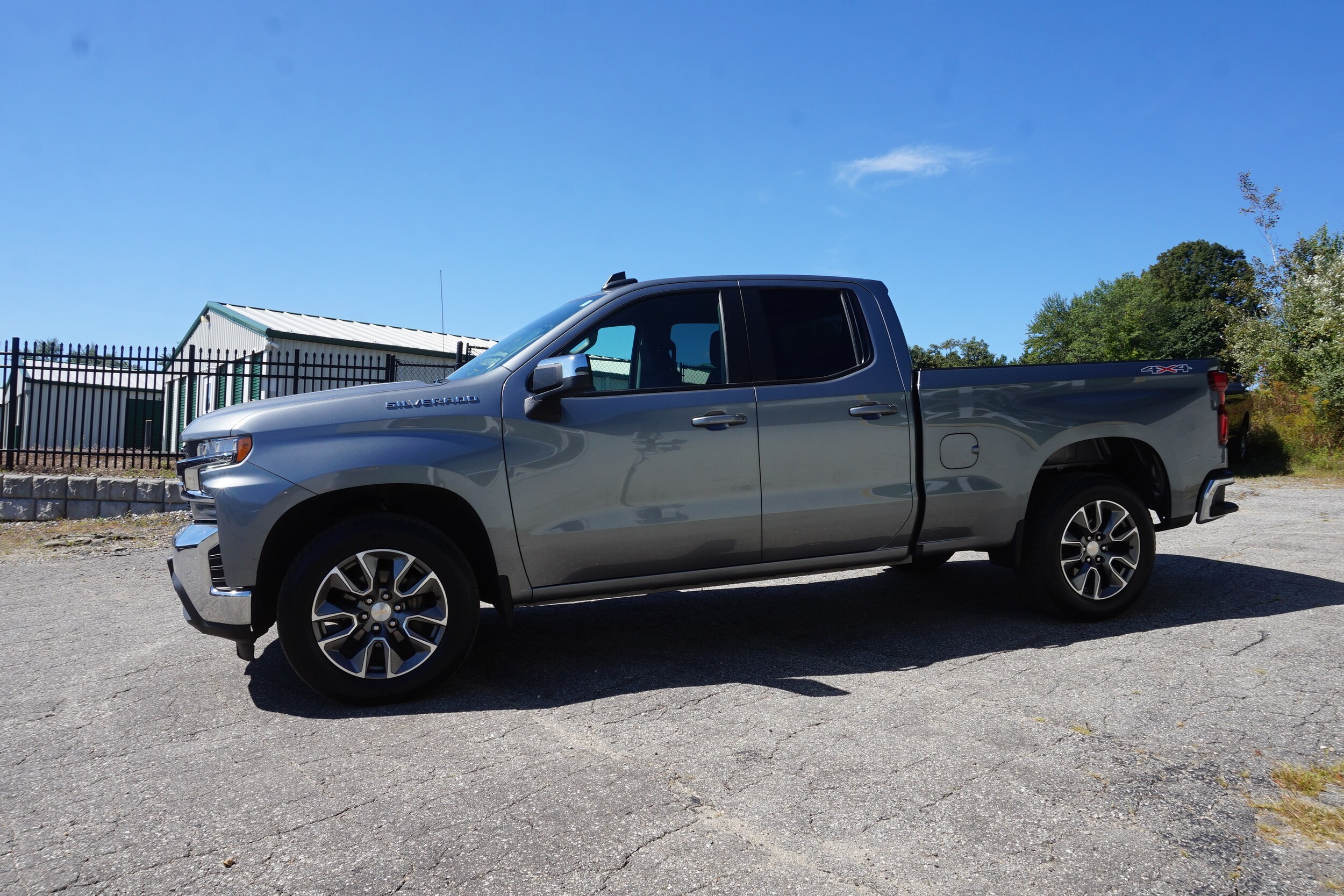 2022 Chevrolet Silverado 1500 LT photo 3