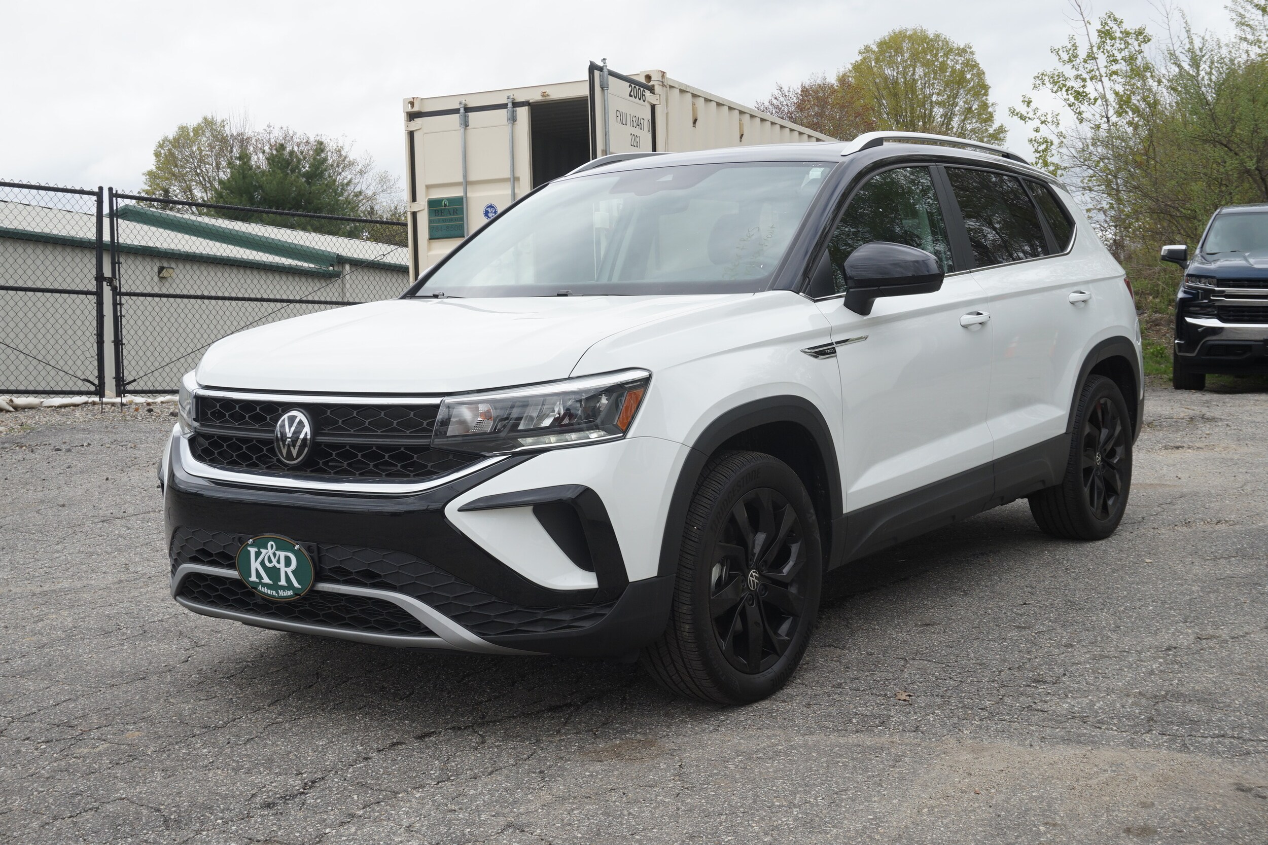 2023 Volkswagen Taos SE photo 3