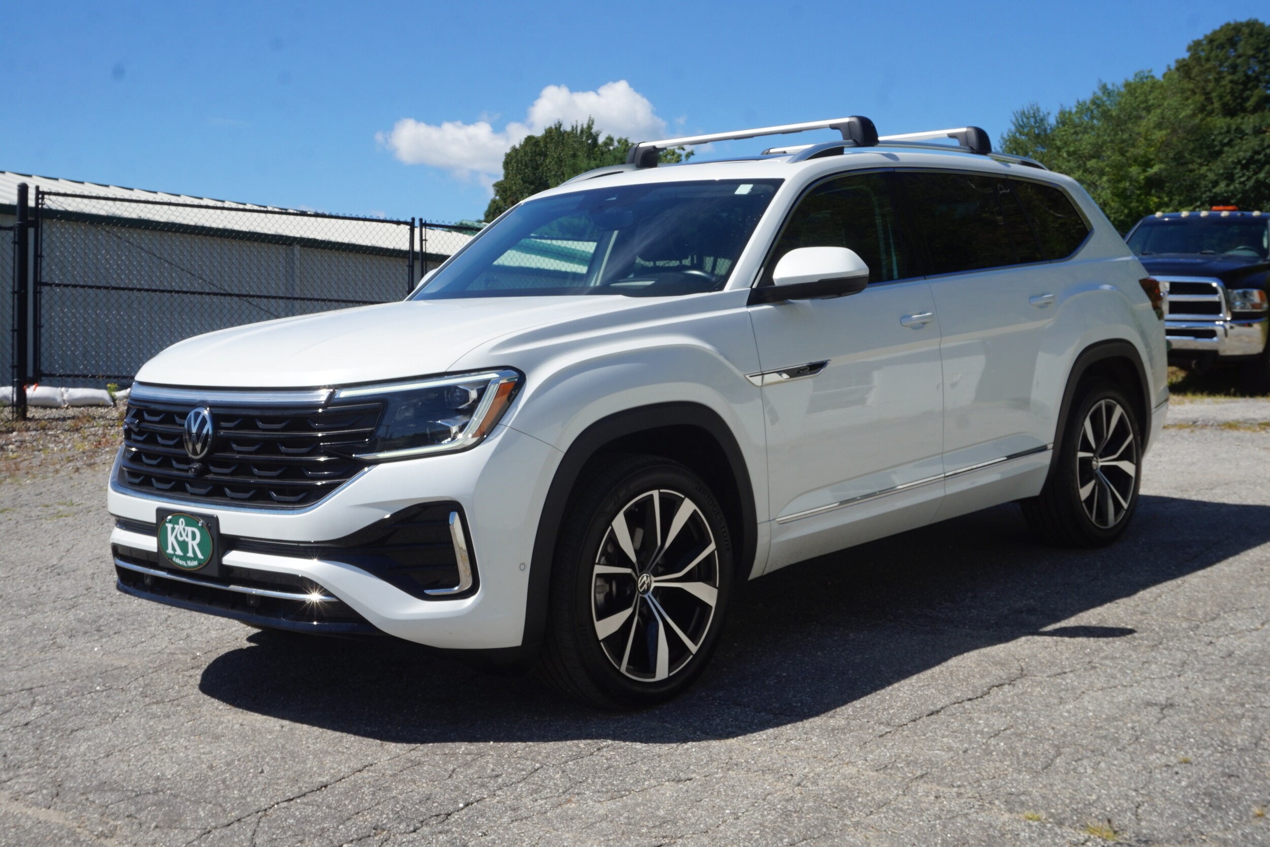 2024 Volkswagen Atlas SEL Premium R-Line photo 2