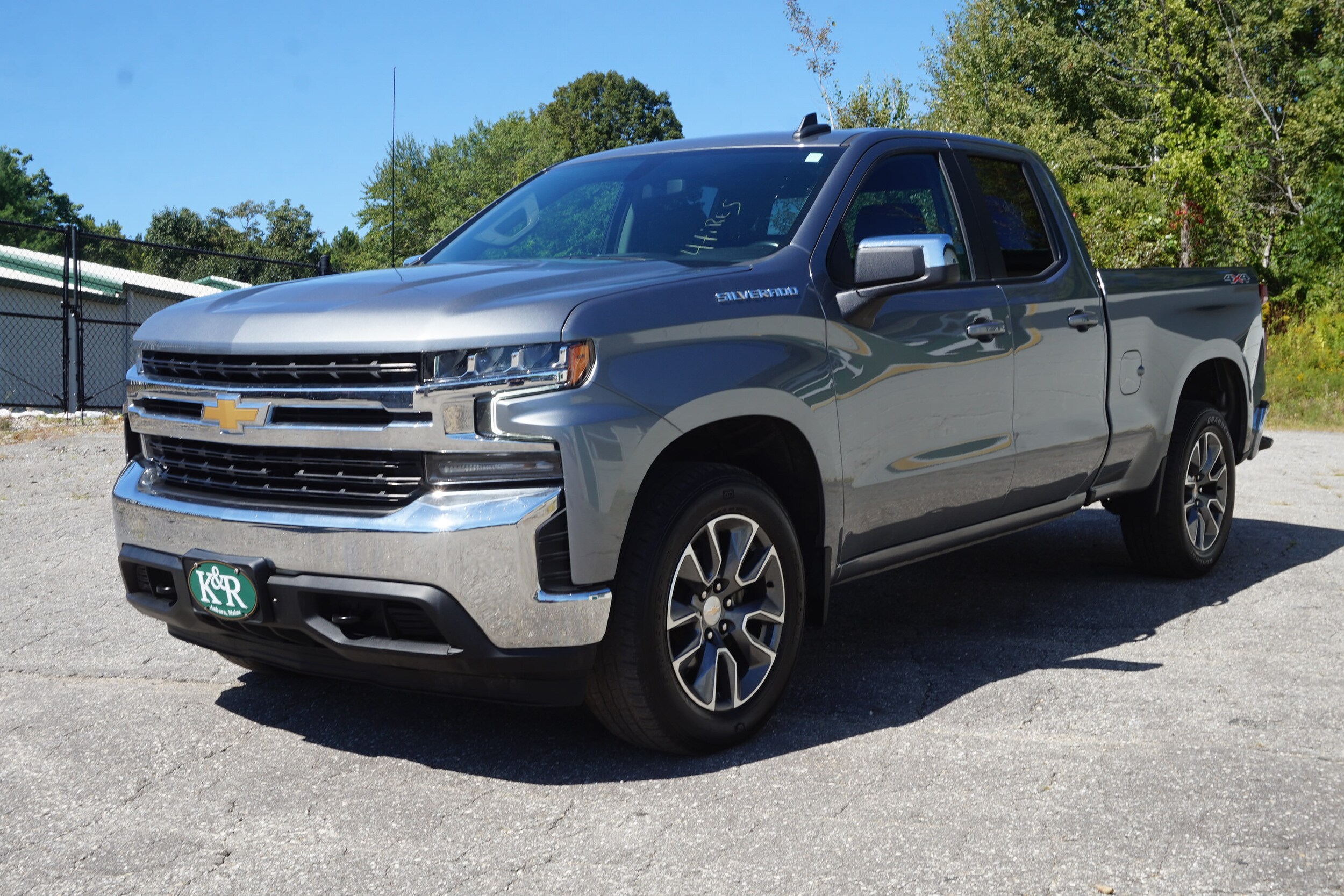 2022 Chevrolet Silverado 1500 LT photo 2