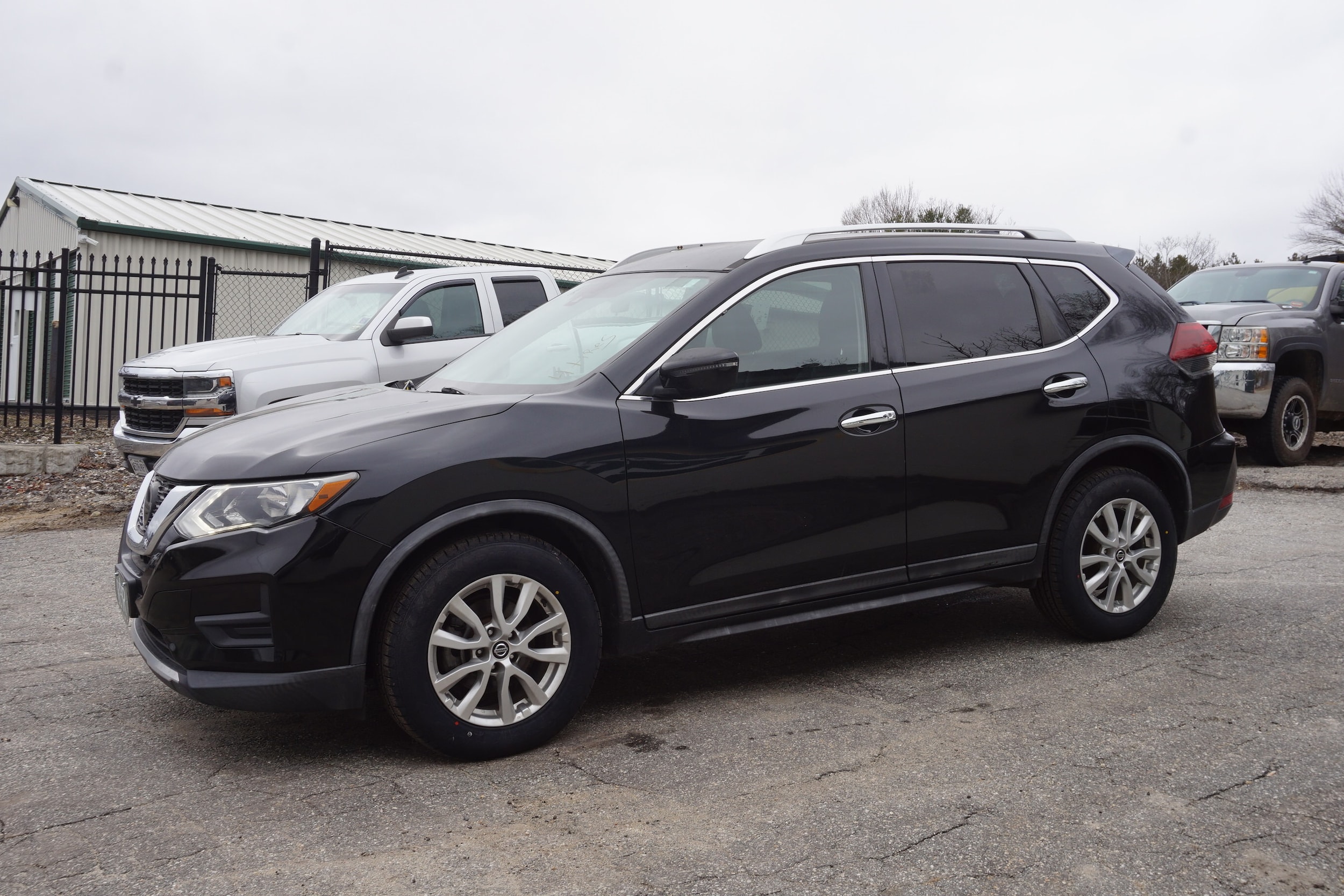 View vehicle photo 4