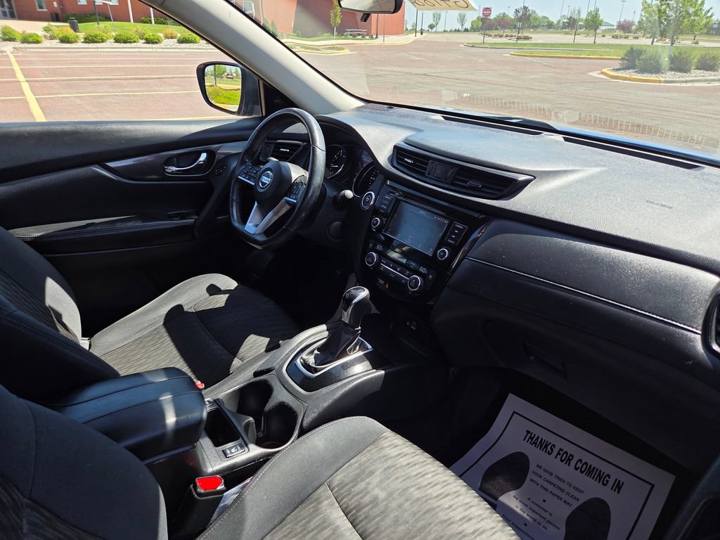 2018 Nissan Rogue SV - Photo 32