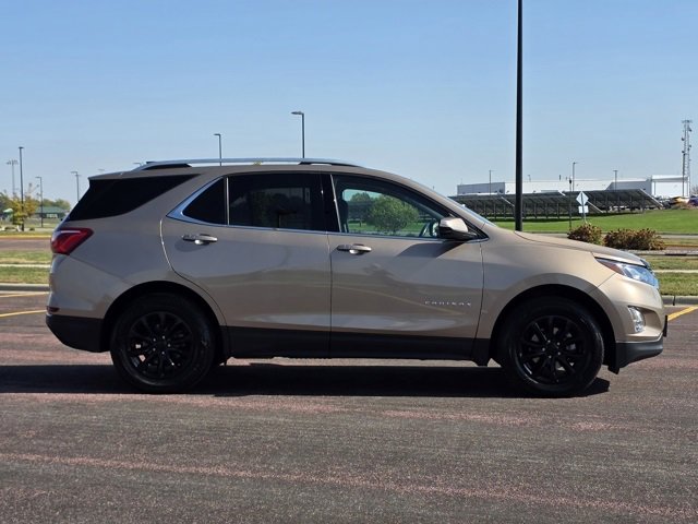 2018 Chevrolet Equinox LT photo 2