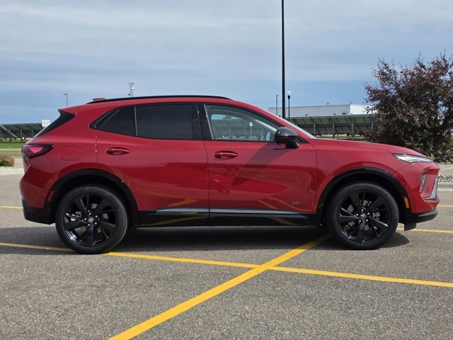 2025 Buick Envision Sport Touring photo 2