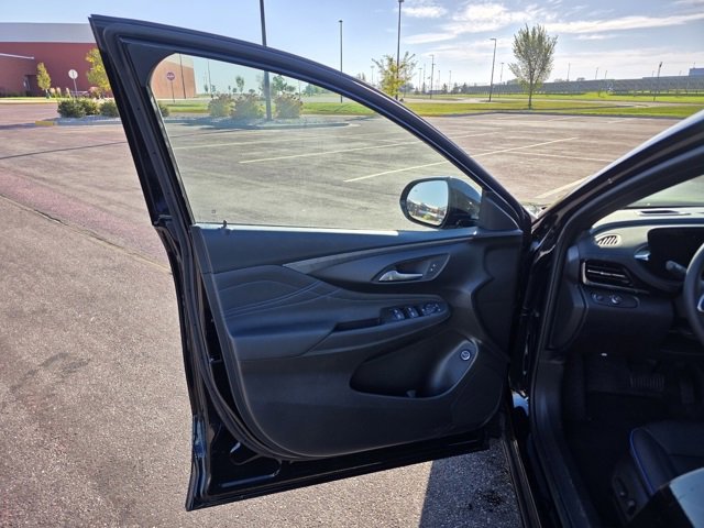 2025 Buick Envista ST photo 4