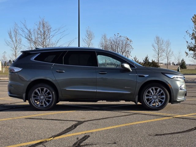 2023 Buick Enclave Avenir photo 2