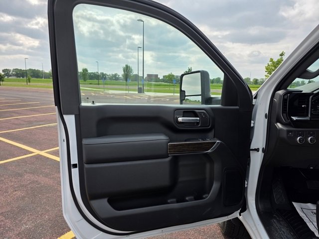 2025 Gmc Sierra 3500 HD SLE photo 4