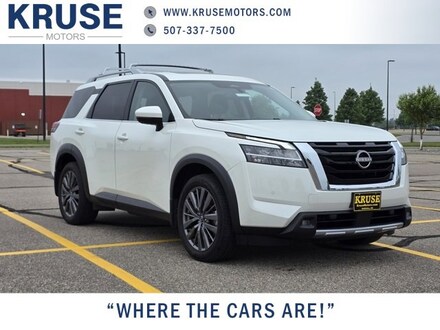 2022 Nissan Pathfinder SL