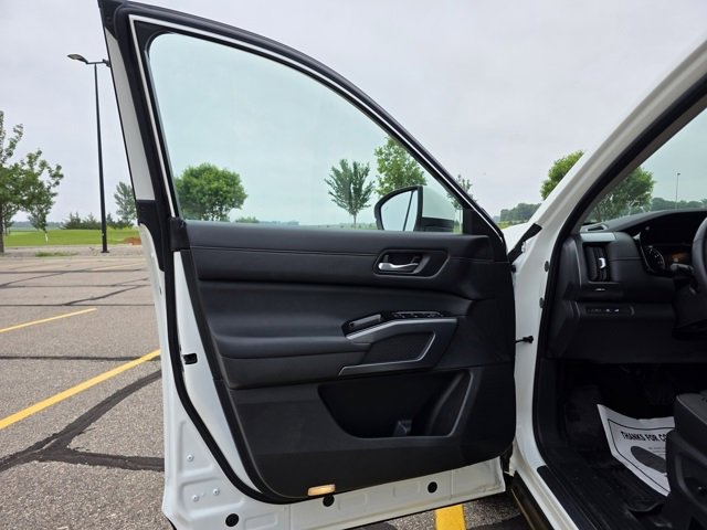 2022 Nissan Pathfinder SL photo 2