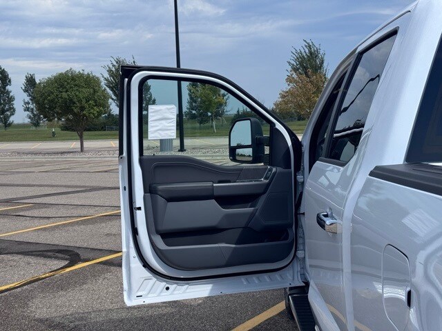 2025 Ford F-150 XLT photo 4