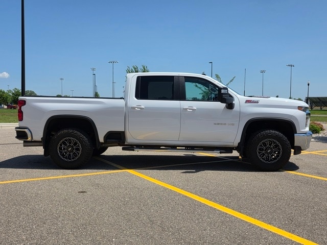 Used 2021 Chevrolet Silverado 2500HD LT with VIN 1GC4YNEY3MF110937 for sale in Marshall, Minnesota