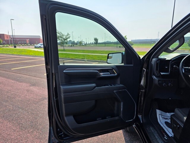 2023 Chevrolet Silverado 1500 LT photo 4
