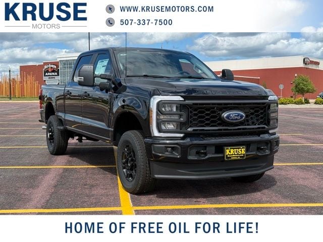 2025 Ford F-350 Super Duty XL's photo