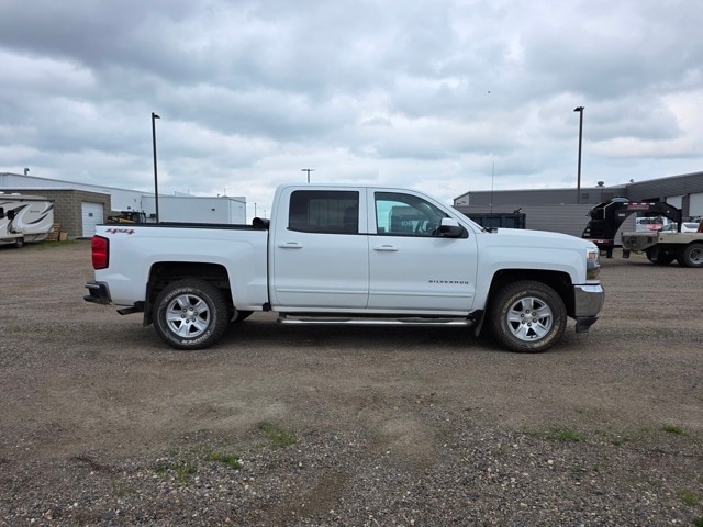 Used 2017 Chevrolet Silverado 1500 LT with VIN 3GCUKREC9HG449235 for sale in Marshall, Minnesota