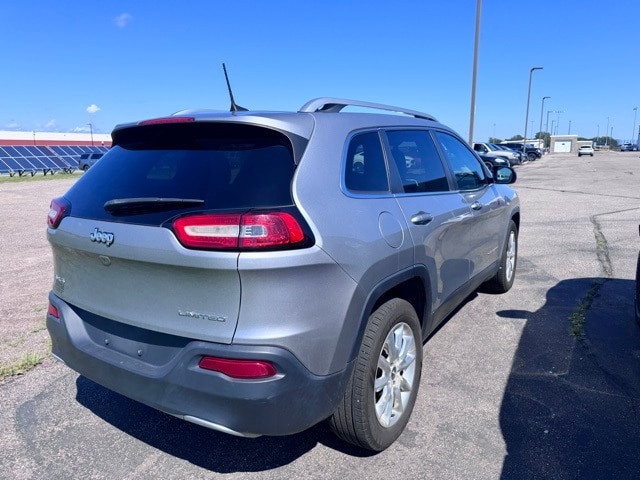Used 2017 Jeep Cherokee Limited with VIN 1C4PJMDB5HW528401 for sale in Marshall, Minnesota