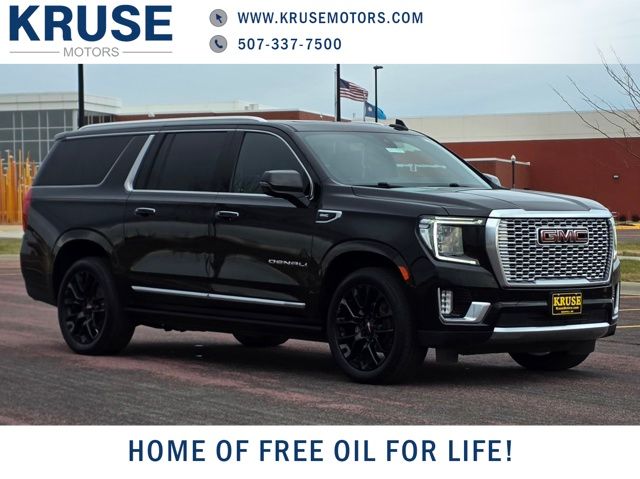 2022 GMC Yukon XL Denali's photo