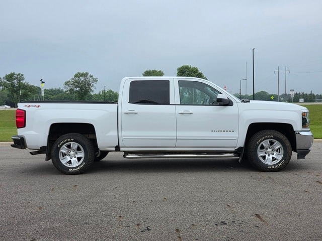 Used 2017 Chevrolet Silverado 1500 LT with VIN 3GCUKREC9HG449235 for sale in Marshall, Minnesota