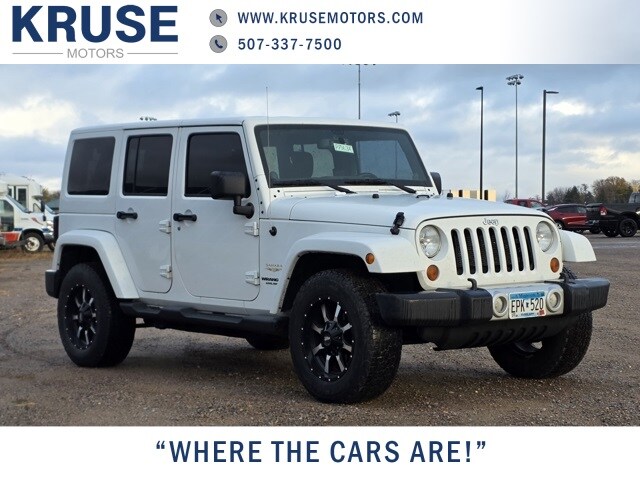 2013 Jeep Wrangler Unlimited Sahara photo 2