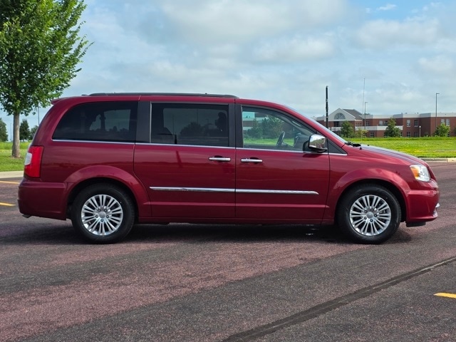 Used 2015 Chrysler Town & Country Touring-L with VIN 2C4RC1CG1FR628368 for sale in Marshall, Minnesota