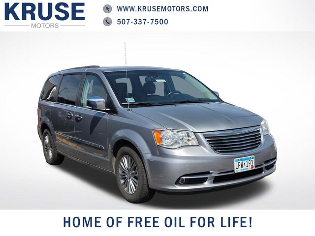2014 Chrysler Town & Country Touring-L's photo