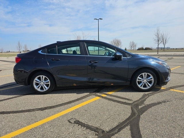 Used 2016 Chevrolet Cruze LT with VIN 1G1BE5SM8G7290313 for sale in Marshall, Minnesota