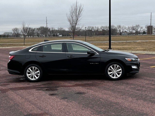 Used 2020 Chevrolet Malibu 1LT with VIN 1G1ZD5ST0LF040945 for sale in Marshall, Minnesota