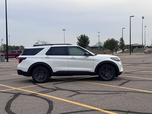 2025 Ford Explorer ST photo 2