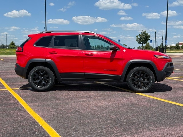 Used 2017 Jeep Cherokee Trailhawk with VIN 1C4PJMBS4HW588513 for sale in Marshall, Minnesota