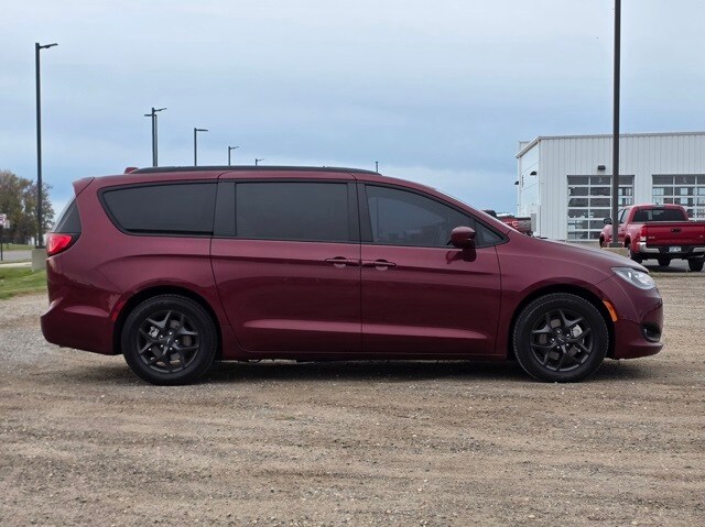 2018 Chrysler Pacifica Touring Plus photo 2