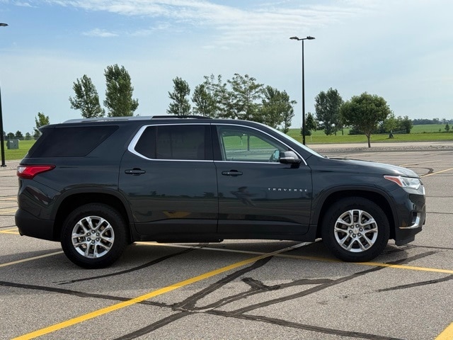 Used 2018 Chevrolet Traverse 1LT with VIN 1GNEVGKW8JJ256424 for sale in Marshall, Minnesota