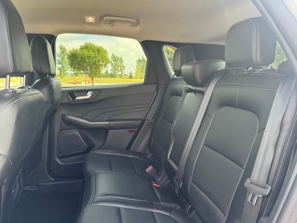 2025 Ford Escape Platinum - Photo 32