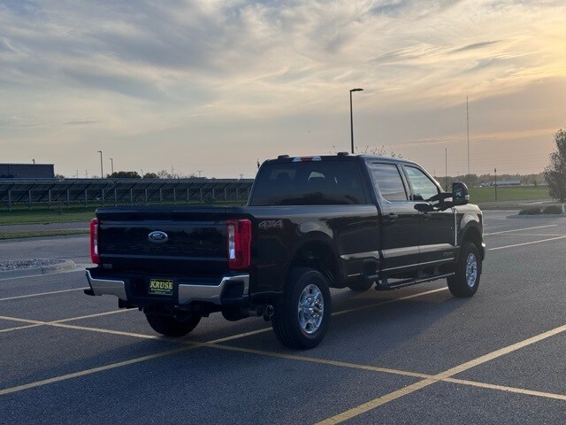 2026 Ford F-350 XLT photo 3