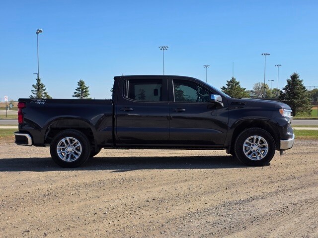 2024 Chevrolet Silverado 1500 LT photo 2