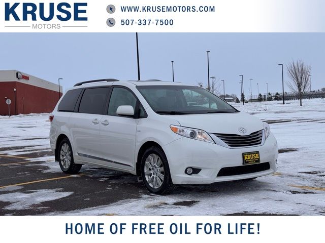 2016 Toyota Sienna XLE Premium's photo