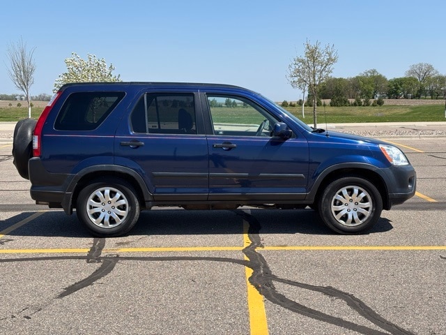 Used 2005 Honda CR-V EX with VIN JHLRD78865C033978 for sale in Marshall, Minnesota