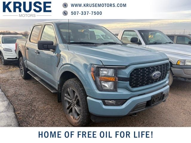 2023 Ford F-150 XL's photo