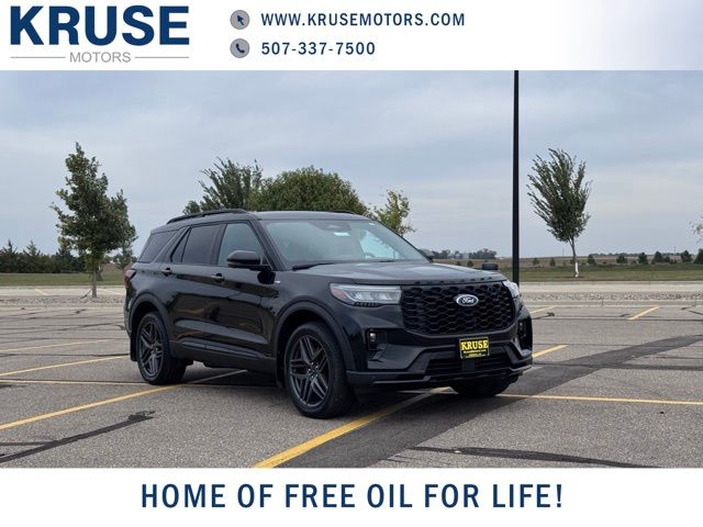 2025 Ford Explorer ST-LINE's photo