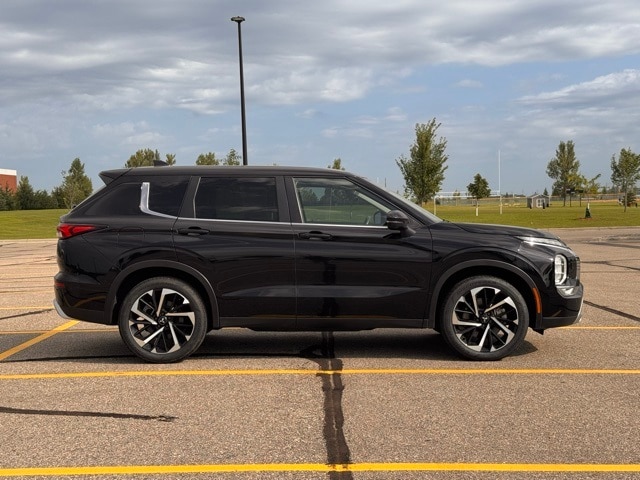 Used 2022 Mitsubishi Outlander SE with VIN JA4J4UA83NZ027520 for sale in Marshall, Minnesota