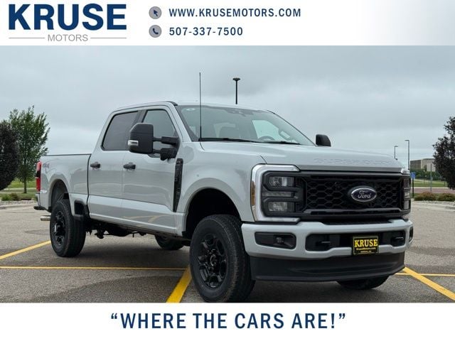 2025 Ford F-350 Super Duty XL's photo