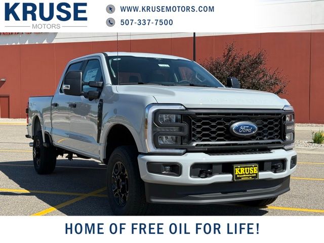 2025 Ford F-350 Super Duty XL's photo