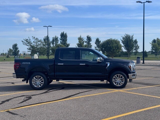 2025 Ford F-150 Lariat photo 2