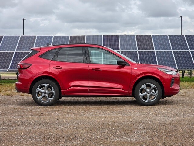 2024 Ford Escape ST-Line photo 2