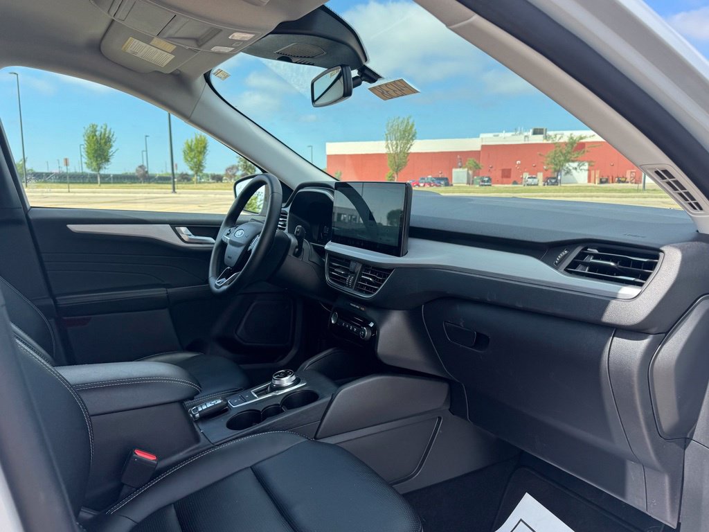 2025 Ford Escape Platinum - Photo 27