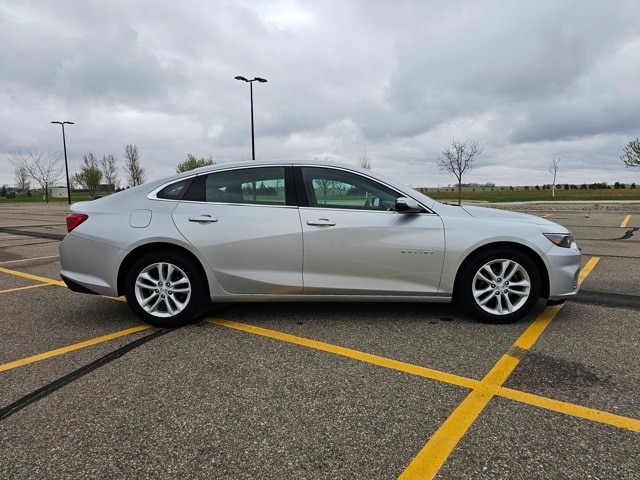 Used 2018 Chevrolet Malibu 1LT with VIN 1G1ZD5ST6JF212117 for sale in Marshall, Minnesota