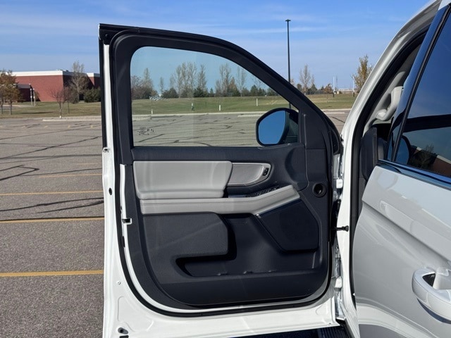 2025 Ford Expedition MAX photo 2