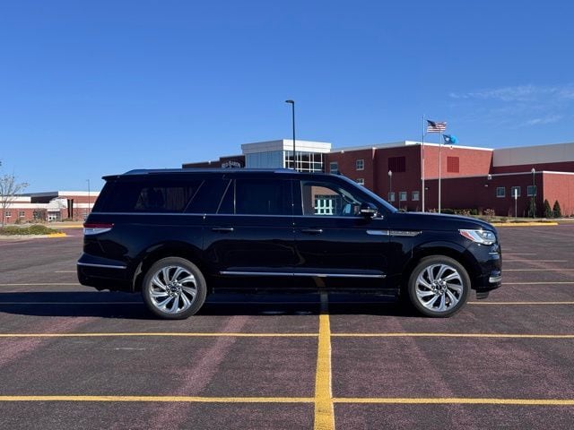Used 2024 Lincoln Navigator Reserve L with VIN 5LMJJ3LG2REL01597 for sale in Marshall, Minnesota